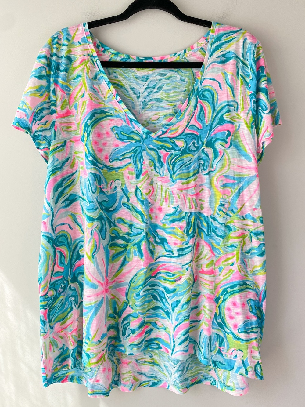 Lilly Pulitzer Womens Etta V Neck Tee XXL Pink Blue Tropical Resortwear Short